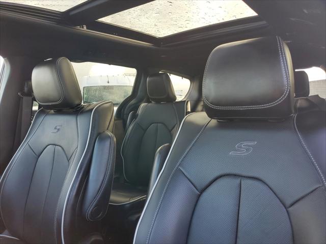 2025 Chrysler Pacifica Hybrid Premiuim S Appearance Package