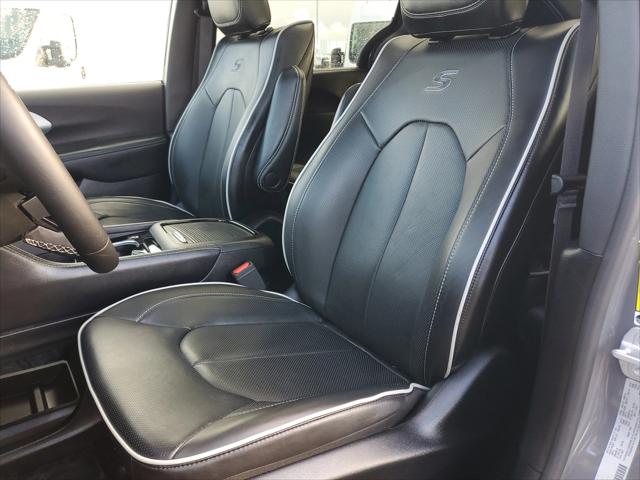 2025 Chrysler Pacifica Hybrid Premiuim S Appearance Package