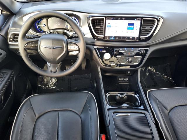 2025 Chrysler Pacifica Hybrid Premiuim S Appearance Package