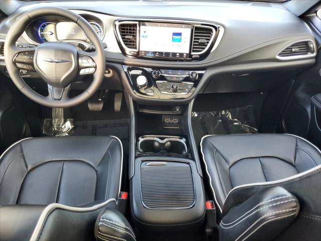 2025 Chrysler Pacifica Hybrid Premiuim S Appearance Package