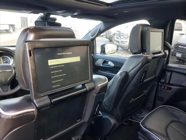 2025 Chrysler Pacifica Hybrid Premiuim S Appearance Package