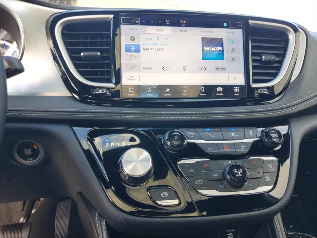 2025 Chrysler Pacifica Hybrid Premiuim S Appearance Package