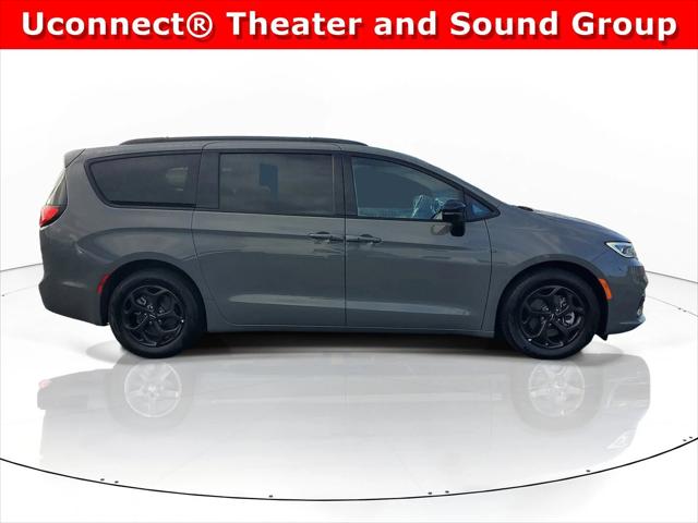 2025 Chrysler Pacifica Hybrid Premiuim S Appearance Package