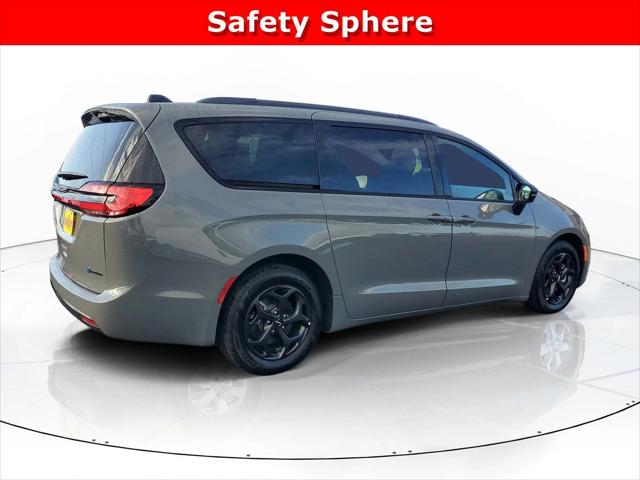 2025 Chrysler Pacifica Hybrid Premiuim S Appearance Package