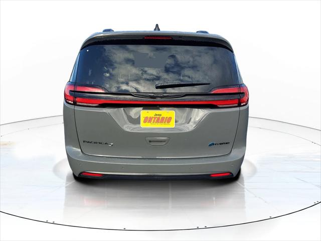 2025 Chrysler Pacifica Hybrid Premiuim S Appearance Package