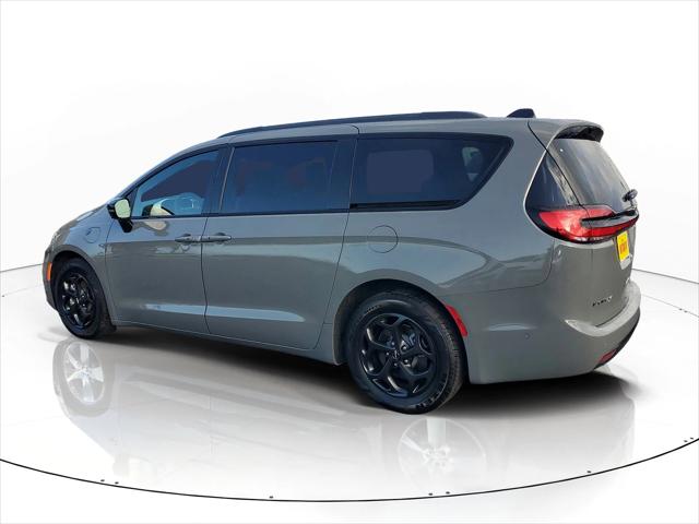 2025 Chrysler Pacifica Hybrid Premiuim S Appearance Package