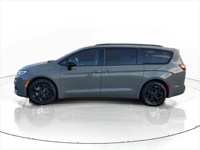 2025 Chrysler Pacifica Hybrid Premiuim S Appearance Package