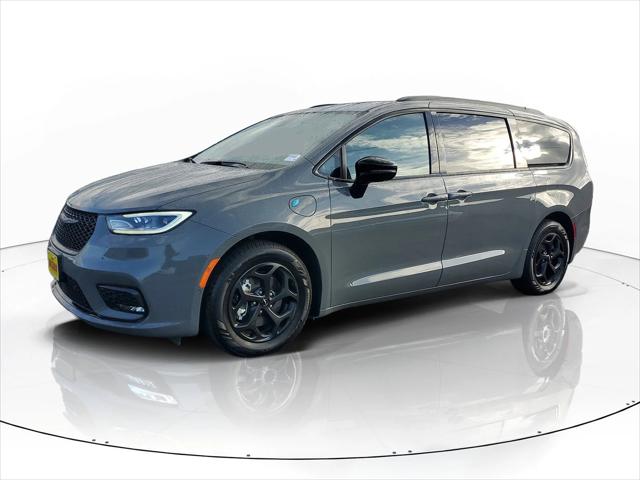 2025 Chrysler Pacifica Hybrid Premiuim S Appearance Package