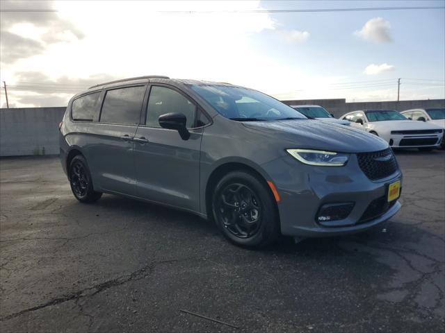 2025 Chrysler Pacifica Hybrid Premiuim S Appearance Package