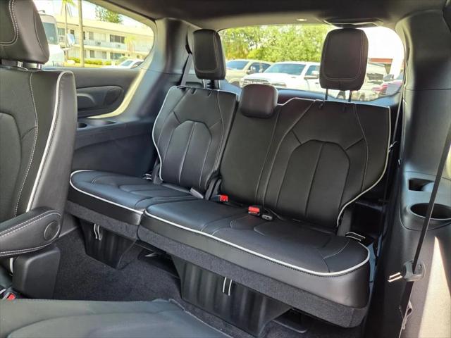 2027 Chrysler Pacifica Limited