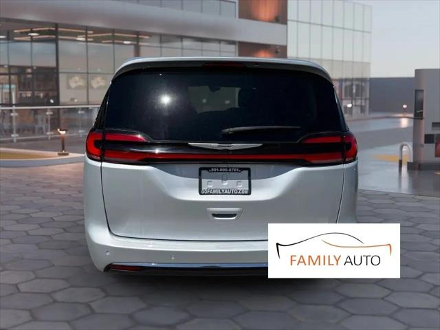 2024 Chrysler Pacifica Hybrid Select