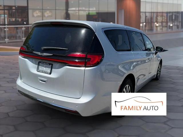 2024 Chrysler Pacifica Hybrid Select