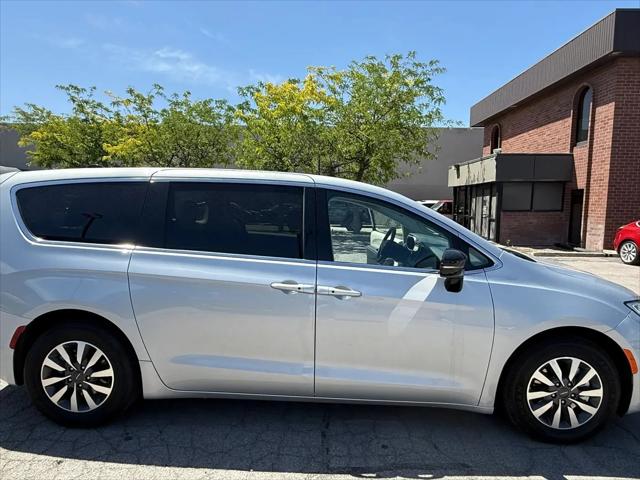 2024 Chrysler Pacifica Hybrid Select
