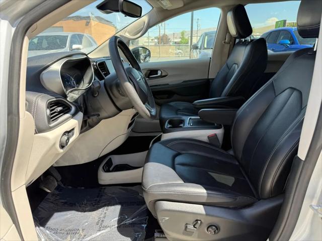 2024 Chrysler Pacifica Hybrid Select