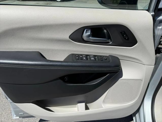2024 Chrysler Pacifica Hybrid Select
