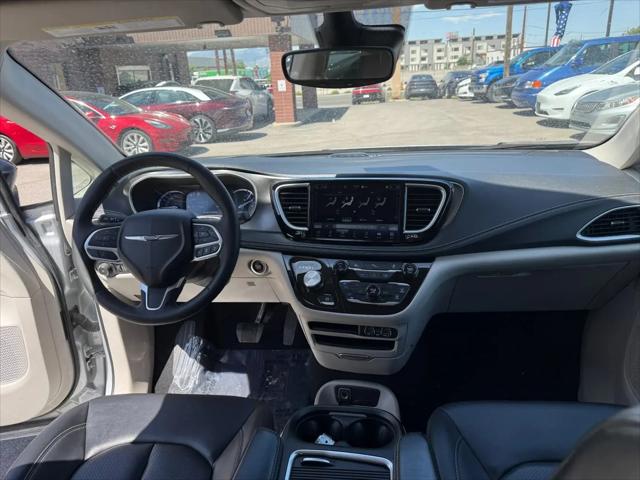 2024 Chrysler Pacifica Hybrid Select