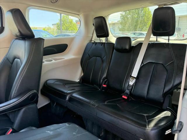 2024 Chrysler Pacifica Hybrid Select