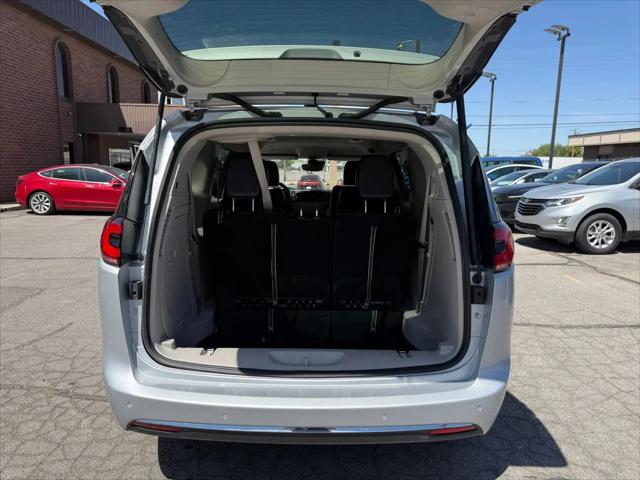 2024 Chrysler Pacifica Hybrid Select