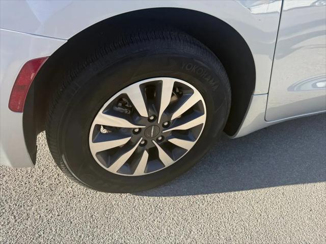 2024 Chrysler Pacifica Hybrid Select