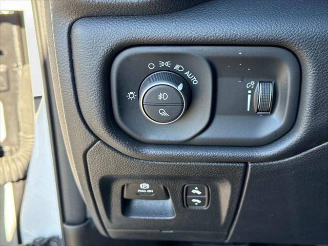 2025 Ram 1500 Big Horn Crew Cab 4x4 5'7" Box