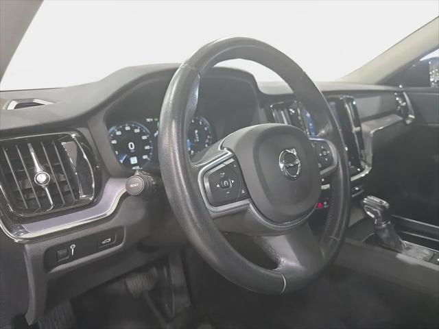 2020 Volvo S60 T6 Momentum