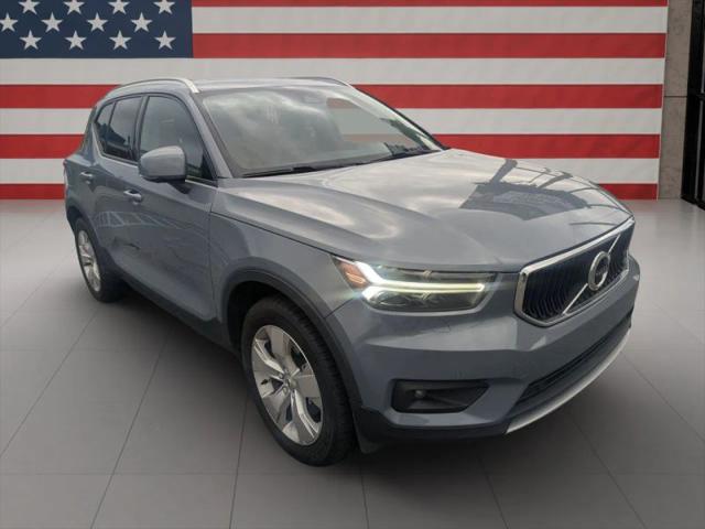 2022 Volvo XC40 T5 Momentum