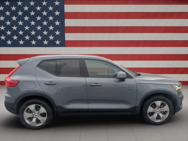 2022 Volvo XC40 T5 Momentum