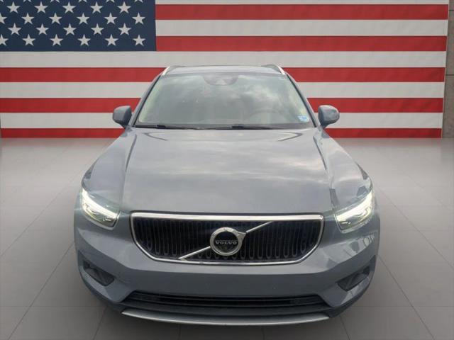 2022 Volvo XC40 T5 Momentum