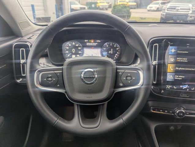 2022 Volvo XC40 T5 Momentum