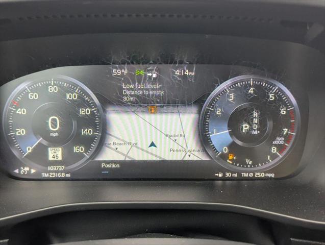 2022 Volvo XC40 T5 Momentum