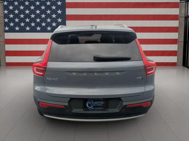 2022 Volvo XC40 T5 Momentum