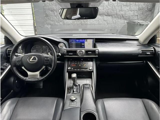 2017 Lexus IS 200t 200t