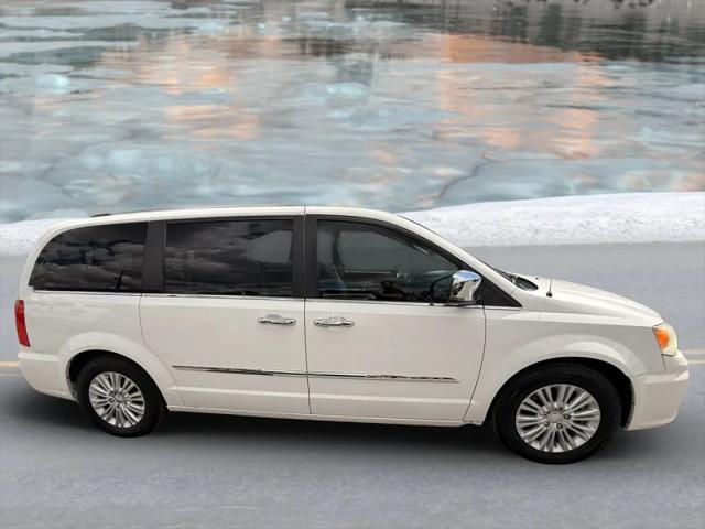 2012 Chrysler Town & Country Limited