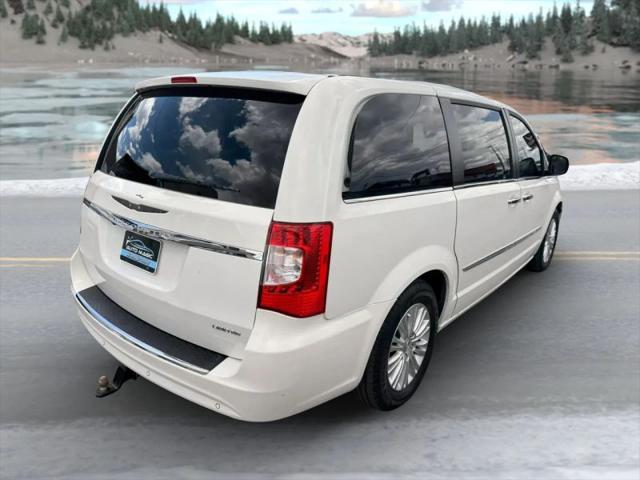 2012 Chrysler Town & Country Limited