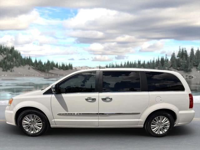 2012 Chrysler Town & Country Limited