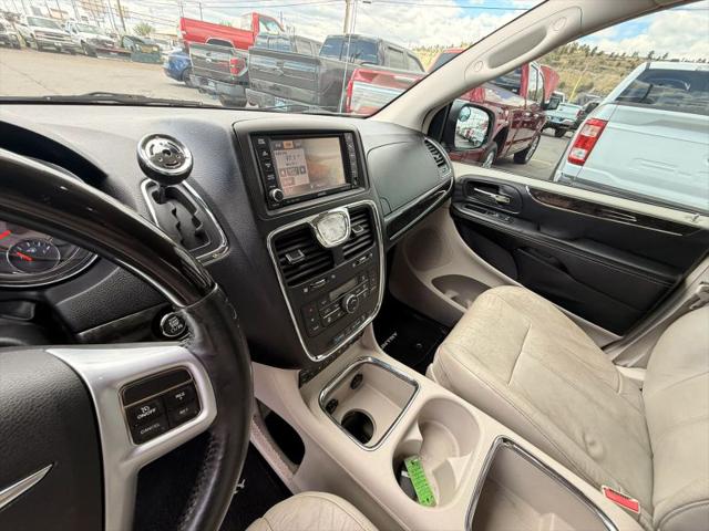 2012 Chrysler Town & Country Limited