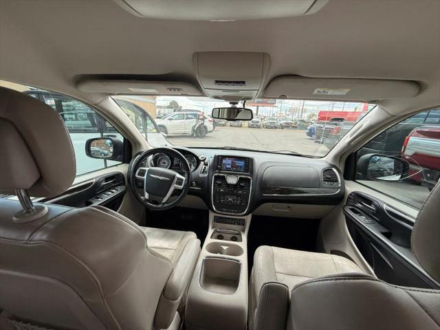 2012 Chrysler Town & Country Limited