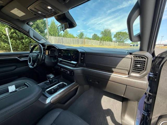 2022 Chevrolet Silverado 1500 4WD Crew Cab Short Bed RST