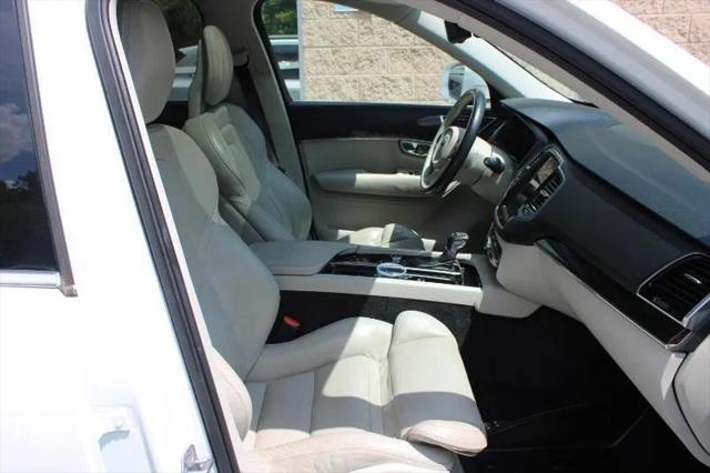 2016 Volvo XC90 T6 Momentum