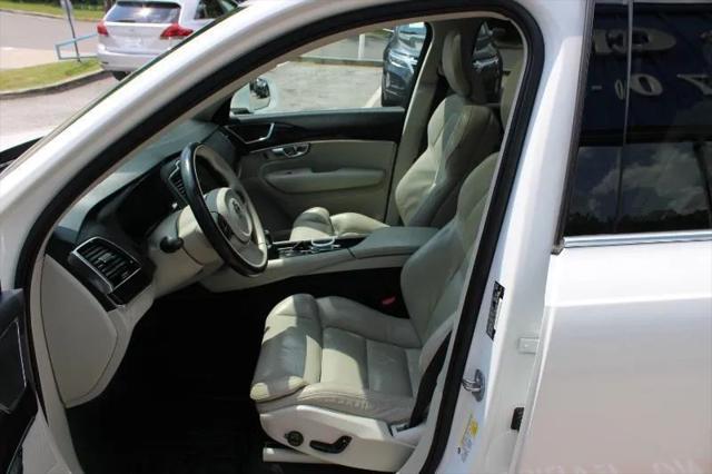 2016 Volvo XC90 T6 Momentum