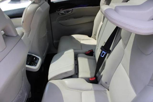 2016 Volvo XC90 T6 Momentum