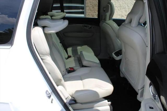 2016 Volvo XC90 T6 Momentum