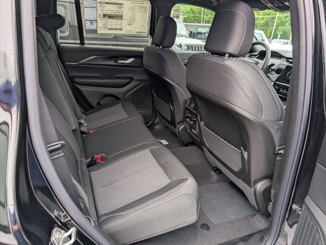 2026 Jeep Grand Cherokee Laredo 4x4