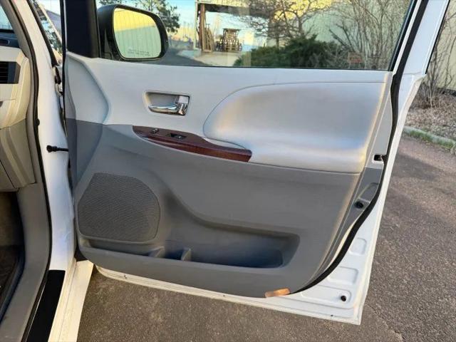 2013 Toyota Sienna XLE 7 Passenger