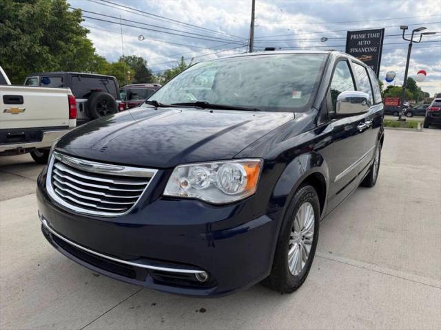2016 Chrysler Town & Country Touring-L for sale in Farmington Hills, MI