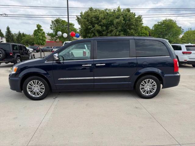 2016 Chrysler Town & Country Touring-L
