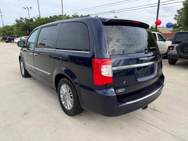 2016 Chrysler Town & Country Touring-L