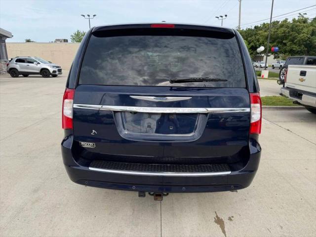 2016 Chrysler Town & Country Touring-L