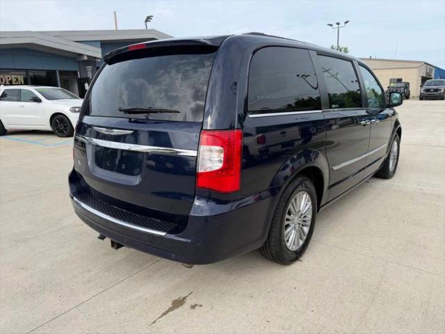2016 Chrysler Town & Country Touring-L
