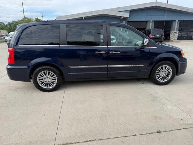 2016 Chrysler Town & Country Touring-L